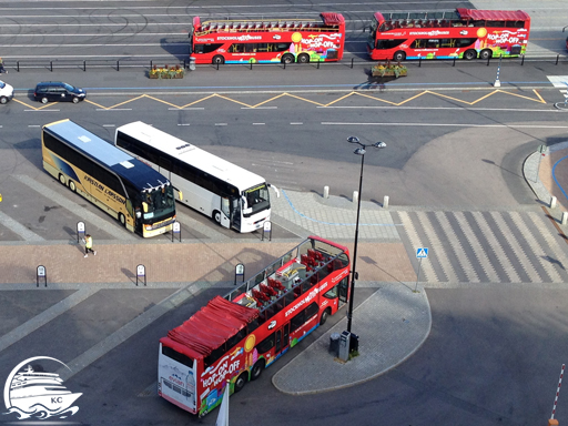 Hop On - Hop Of Busse am Kreuzfahrtanleger Frihamnen in Stockholm