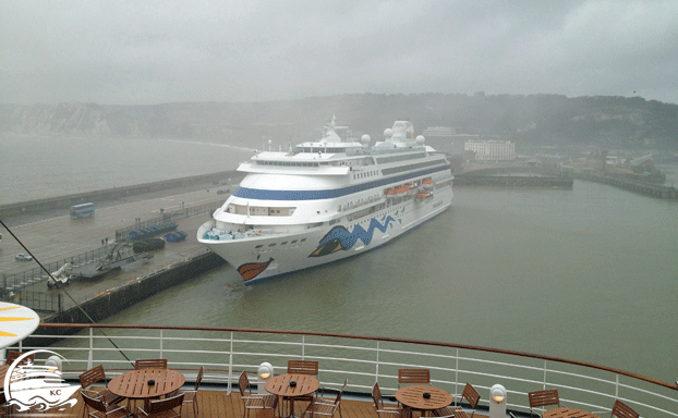 Dover Hafen - AIDAcara am Kreuzfahrtterminal in Dover