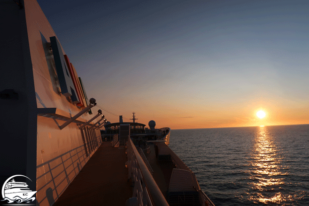 Sonnenuntergang auf See Kreuzfahrtberater - Abreise