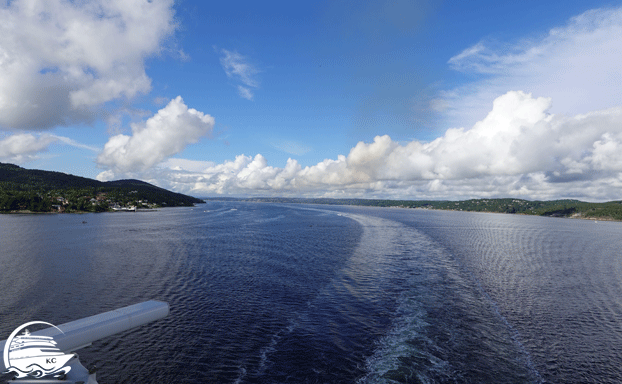 Blick auf Heckwellen im Fjord Kreuzfahrtberater