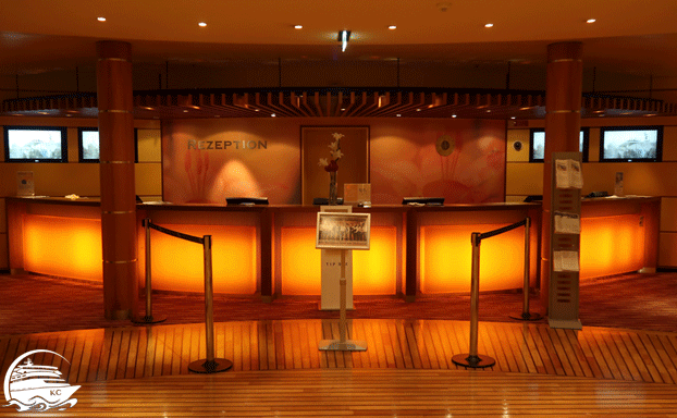 Blick auf die Rezeption von AIDAsol Kreuzfahrtberater - Rezeption