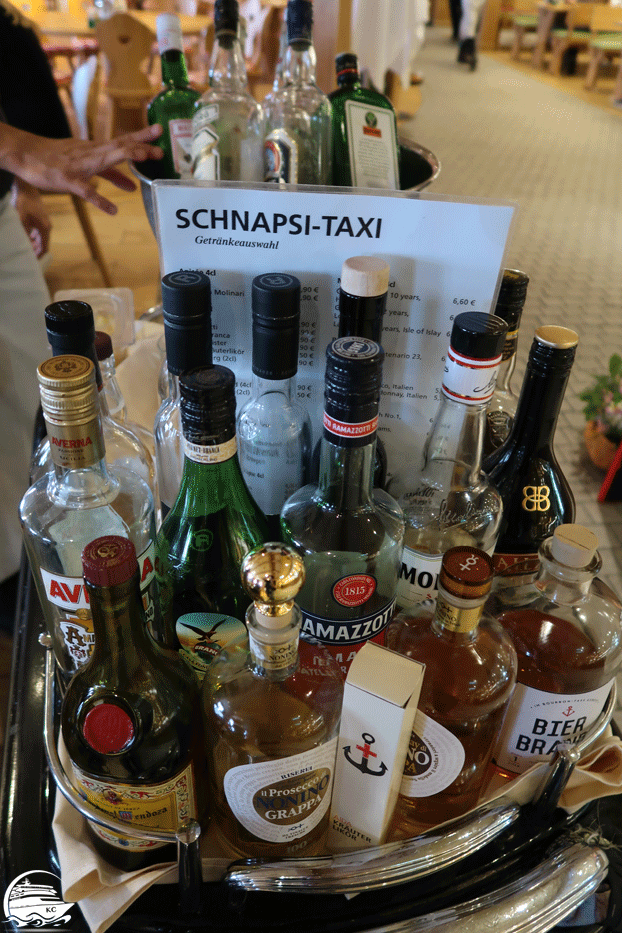 Zahlreiche Spirituosen auf dem Schnapsi Taxi Schapsi Taxi Getränkeauswahl