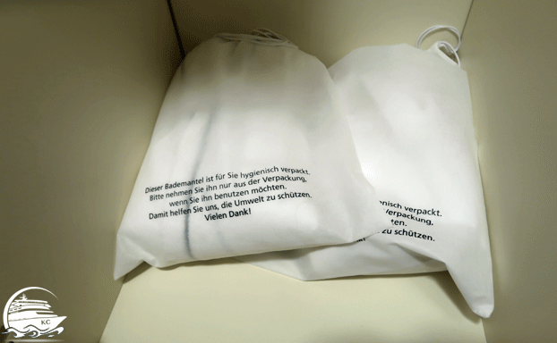 bademantel-verpackt-kabine-622px Fön auf der Kabine - Kann man von der Packliste streichen-