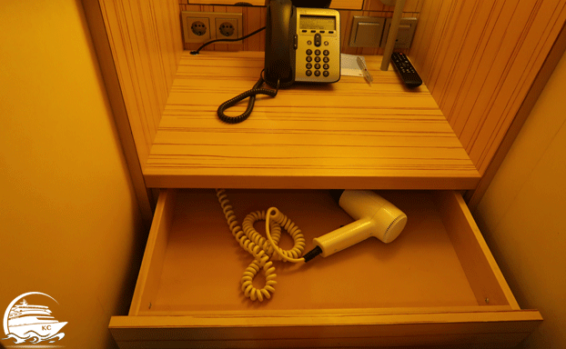 Fön in der Schublade auf der Kabine Fön auf der Kabine - Kann man von der Packliste streichen-