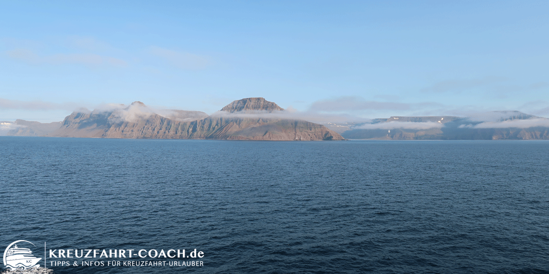 Blick vom Schiff auf Island - Kreuzfahrten ab Deutschland nach Island 