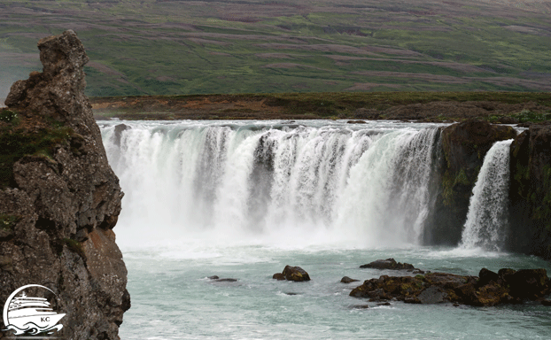 Blick auf den Wasserfall der Götter - Kreuzfahrten ab Deutschland nach Island
