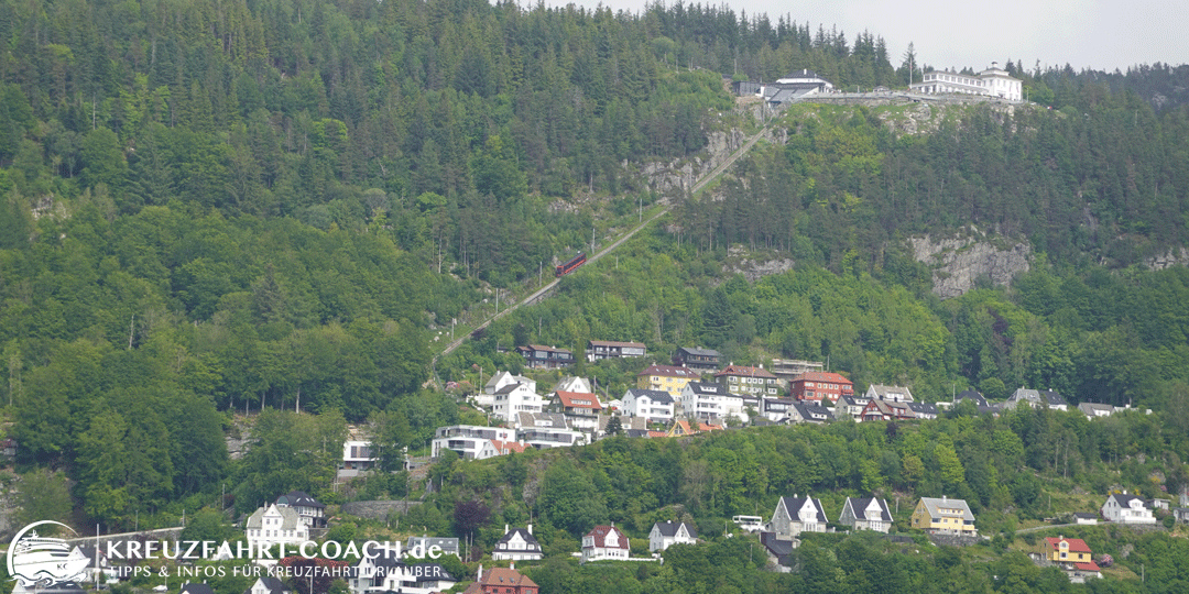 Blick vom Schiff auf die Floibane in Bergen, Norwegen
