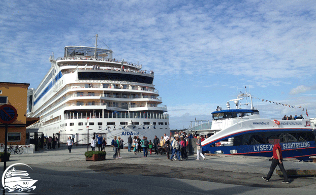 Bootsfahrt auf dem Lysefjord - Ausflugsboot am Anleger bei AIDAsol Stavanger auf eigene Faust - Bootsfahrt auf dem Lysefjord - Ausflugsboot