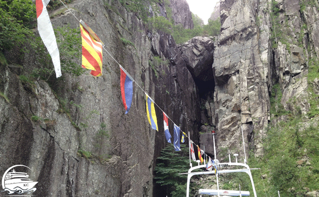 Stavanger auf eigene Faust - Bootsfahrt auf dem Lyseford - Felsen