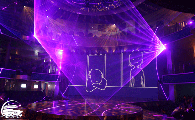 AIDAnova - Theatrium - Blick auf die Bühne während einer der Lasershows