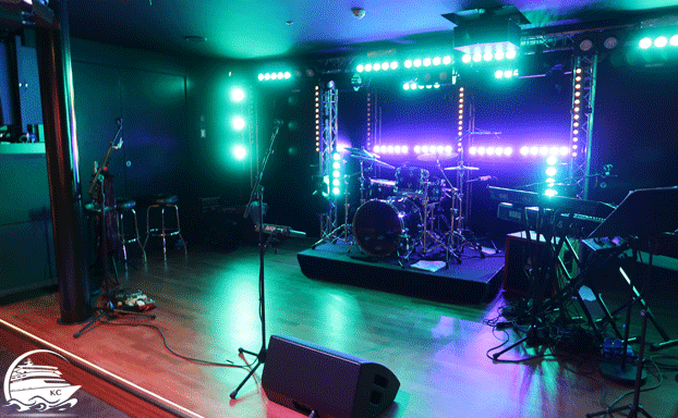 Rockbox Bar - Bühne AIDAnova Erfahrungen - Entertainment - Rockbox Bar