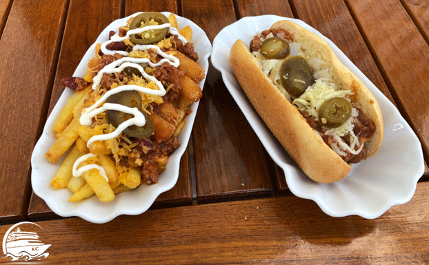 Hotdog & Pommes vom BBG-Grill AIDAnova Erfahrungen - Das Essen - BBQ-Grill auf Deck 8