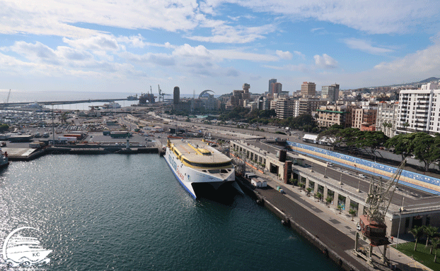 Teneriffa Sehenswürdigkeiten - Blick vom Schiff auf Santa Cruz