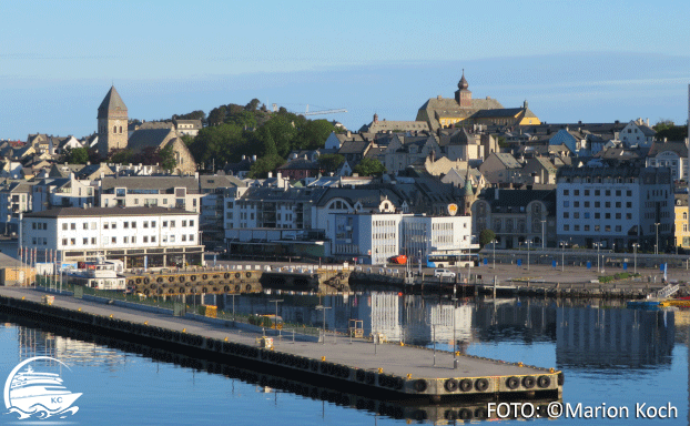 Ausflugstipps Ålesund - Blick auf Hafenbecken und Stadt