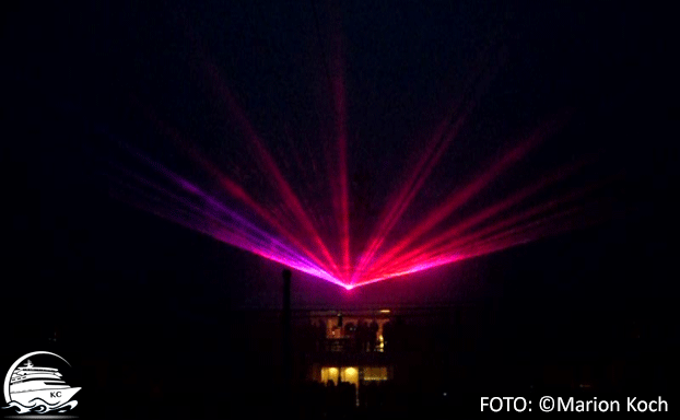 Lasershow auf dem Pooldeck