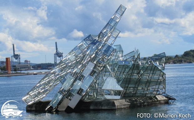 Skulptur vor dem Opernhaus (Bild vom Juni 2022)