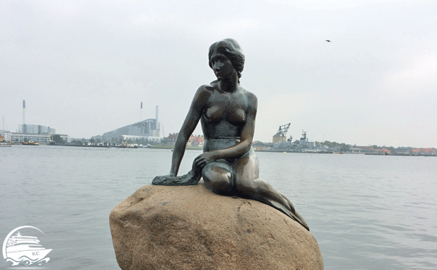 Kopenhagen auf eigene Faust - Die Statue der kleinen Meerjungfrau in Kopenhagen bei leider nicht ganz so schönem Wetter.