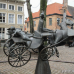 cr marion koch ausflugstipps zeebruegge bruegge walplain statue mit kutscher 622px