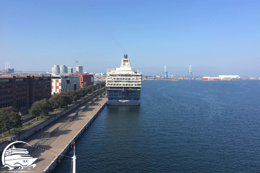 Kreuzfahrtschiff liegt am Kreuzfahrtanleger Kopenhagen.