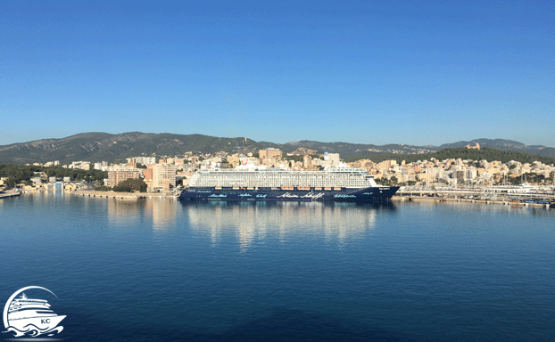 Keuzfahrtschiff im Kreuzfahrthafen von Mallorca Schiff am Kreuzfahrtanleger auf Mallorca