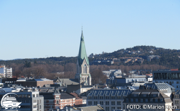 Blick vom Schiff auf den Dom von Kristiansand Ausflugstipps Kristiansand - Dom