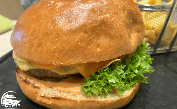 AIDAcosma Restaurants Erfahrungen - Best Burger - Cheeseburger