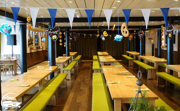 AIDAcosma Restaurants Erfahrungen - Brauhaus - Tische