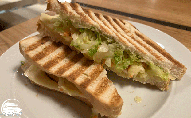 Brot AIDAcosma Restaurants Erfahrungen - Street Food - Brot