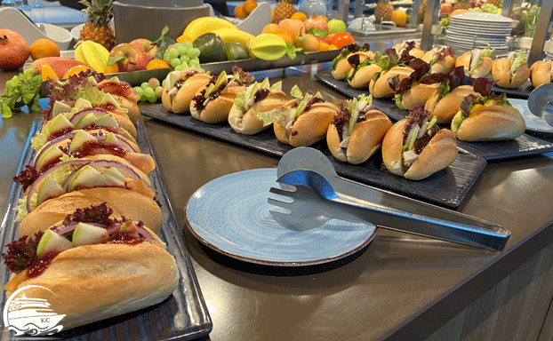 Fischbrötchen im Oceans auf AIDAcosma AIDAcosma Restaurants Erfahrungen - Oceans - Fischbrötchen