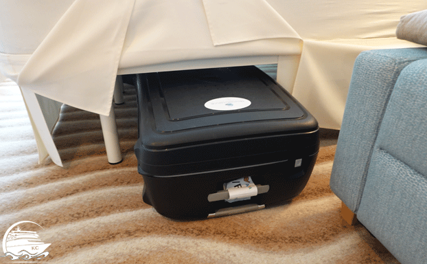 AIDA Kabinen Ausstattung - Koffer unter dem Bett