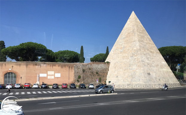 Rom Sehenswuerdigkeiten - Die Cestius Pyramide 