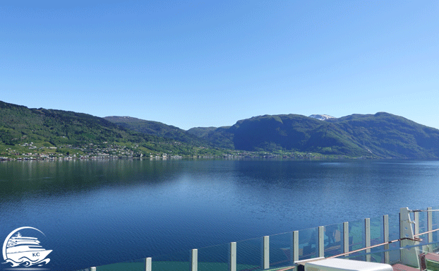 Flåm - Fahrt durch die Fjorde - Fjordlandschaft