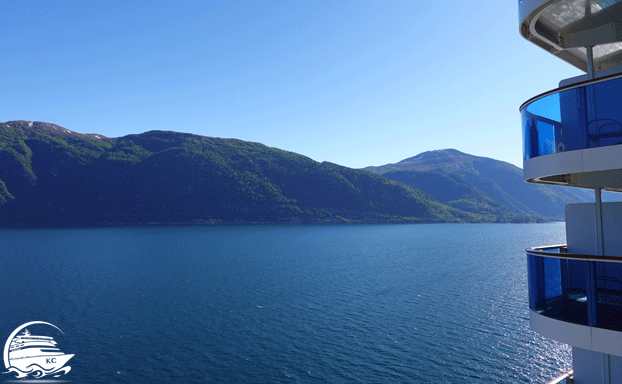 Flåm - Fahrt durch die Fjorde - Fjordlandschaft