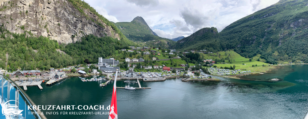 Geiranger Sehenswürdigkeiten - Panoramablick auf Geiranger