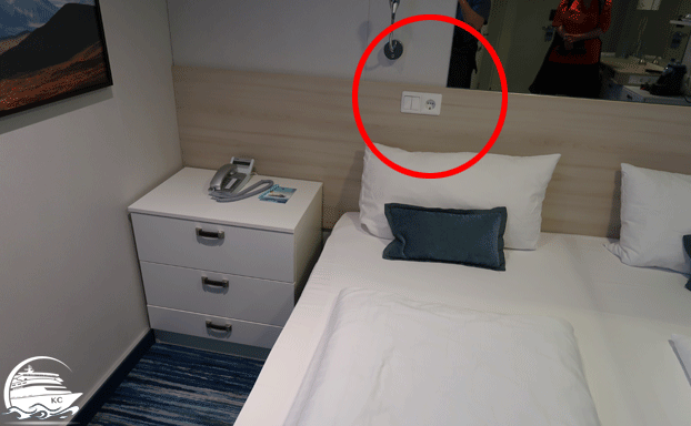 Mein Schiff1 Innenkabine 7215 Steckdose am Bett