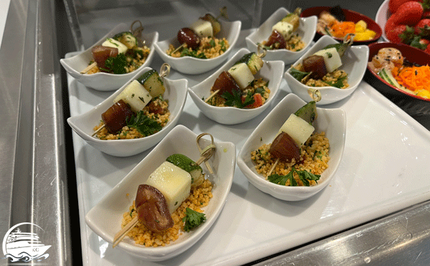 Snacks vom Buffet in der AIDA Lounge auf AIDAnova - AIDA Lounge auf AIDAnova - Snacks