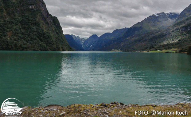 Ausflugstipps Olden -  Hop-On-Hop-Off Bus Olden - Blick zum Briksdal-Gletscher