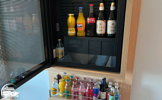 Minibar mit Getränken und Kühlschrank AIDA Junior Suite Vorteil - Minibar mit Getränken und Kühlschrank