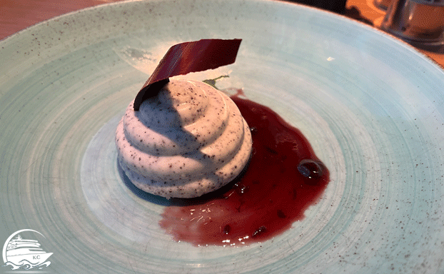AIDAcosma Restaurants Erfahrungen - Oceans - Mohn Cheesecake