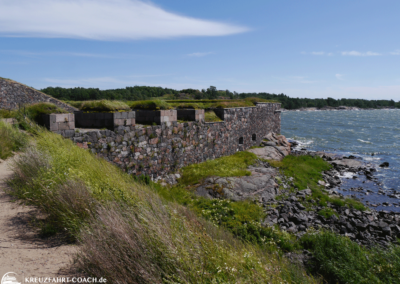 Insel Suomenlinna - Blick auf Festungsmauern