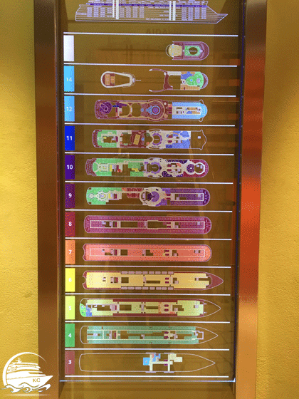 AIDA Deckplan in Form einer großen Übersichtstafel aus Plexiglas