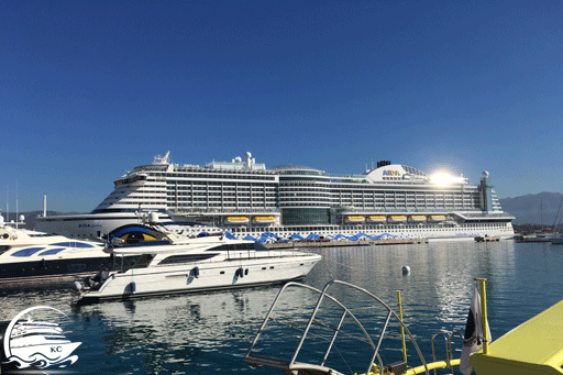 Unsere AIDA Mittelmeer Kreuzfahrten AIDAperla im Hafen von Ajaccio auf Korsika