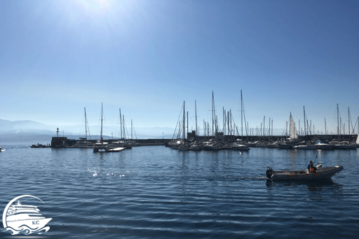 AIDA Mittelmer - Wetter Blick auf Segelboote im Hafen bei Sonnenschein im Mittelmeer