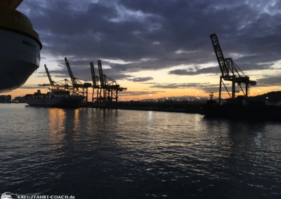 aidaperla hafen bei nacht 1500px