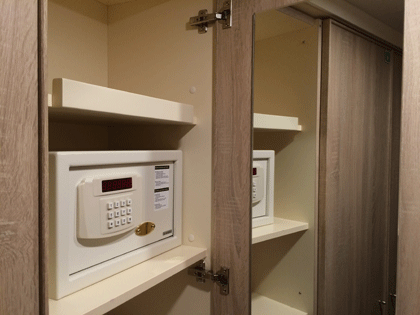 AIDAprima Innenkabine - Tresor im Schrank