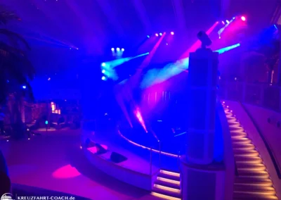 Nebel und Licht im Beachclub auf AIDAprima