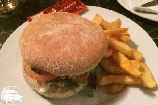 Burger mit Beilagen im Center Park Nordseeküste 2017