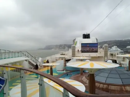 Daniel - Über mich 11 Blick vom Pooldeck auf die Kreidefelsen von Dover