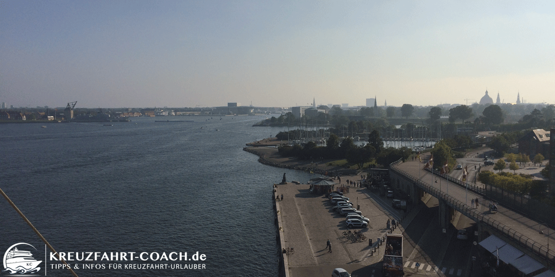 Blick vom Kreuzfahrtanleger Richtung kleine Meerjungfrau in Kopenhagen