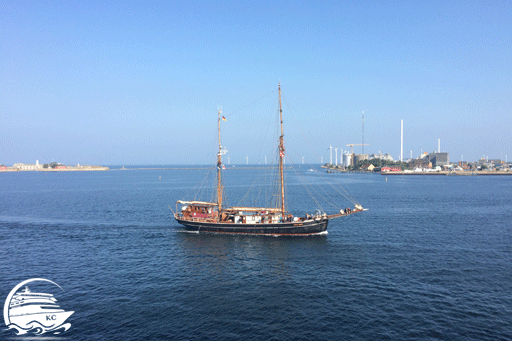 Blick auf ein Segelschff vor Kopenhagen